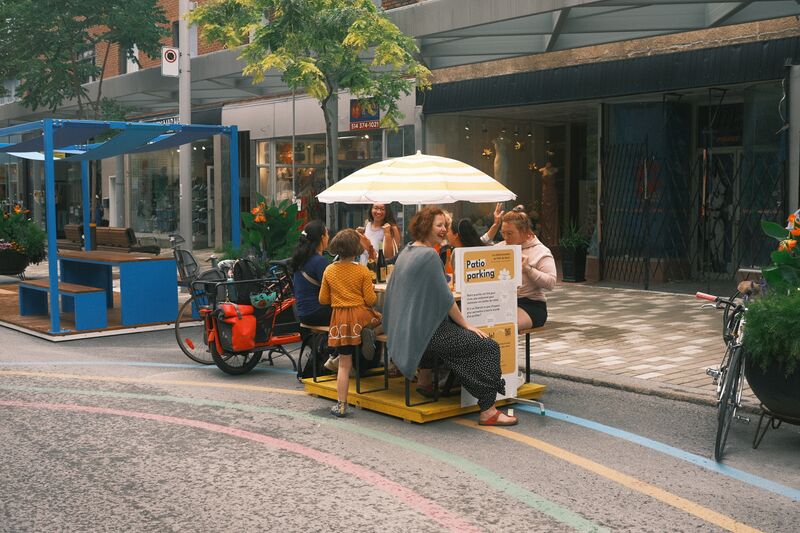 Fichier:5à7-solon patio parking 2024.jpg